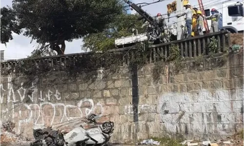 
                                        
                                            Duas mulheres morrem carbonizadas, após grave acidente de trânsito
                                        
                                        