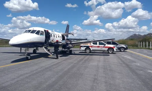 
                                        
                                            Preso funcionário de aeródromo do Sertão, que recebeu avião com 752 quilos de cocaína
                                        
                                        