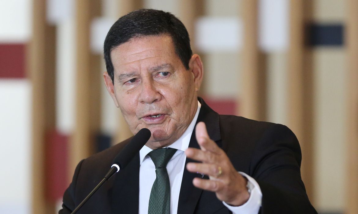 
                                        
                                            Mourão defende projeto que extingue 'saidinha' de presos e espera apoio de senadores paraibanos
                                        
                                        