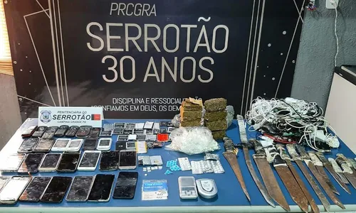 
                                        
                                            'Operação Pente Fino' apreende 27 celulares, drogas e 15 facas no Presídio do Serrotão
                                        
                                        