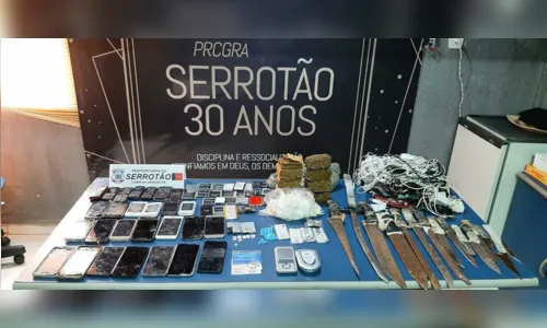 
				
					'Operação Pente Fino' apreende 27 celulares, drogas e 15 facas no Presídio do Serrotão
				
				