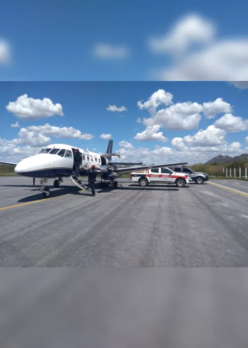 
                                        
                                            Preso funcionário de aeródromo do Sertão, que recebeu avião com 752 quilos de cocaína
                                        
                                        