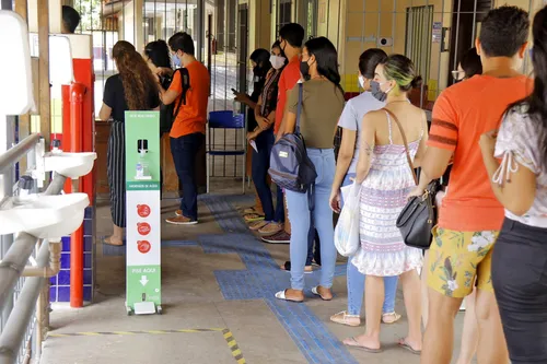 
				
					2º dia do Enem 2020: estudantes fazem provas de matemática e ciências da natureza
				
				