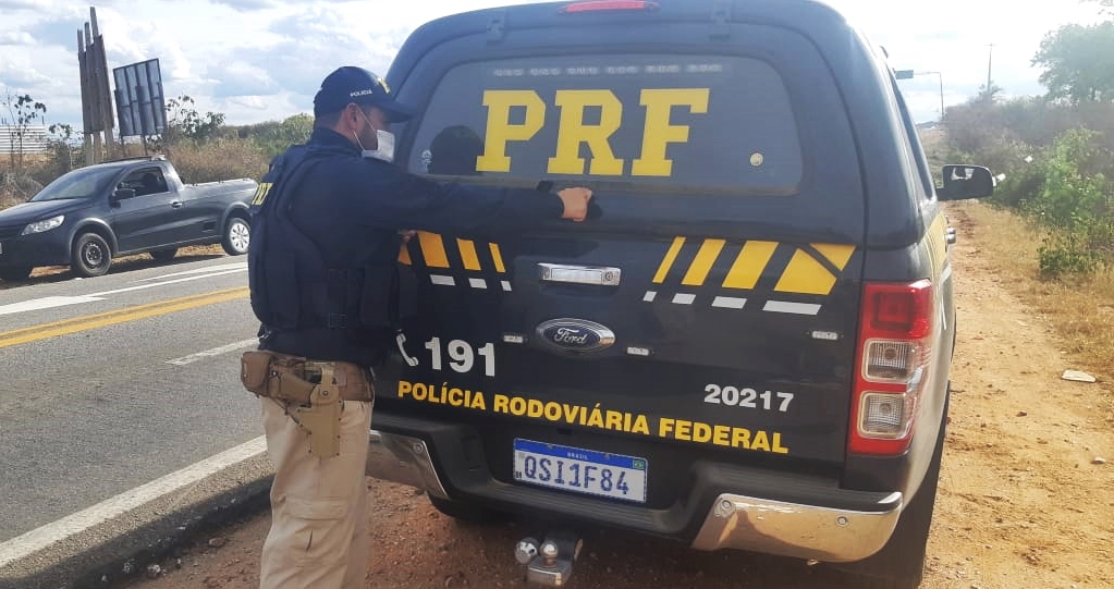 
				
					Policial militar desertor é preso após abordagem da PRF no Cariri paraibano
				
				