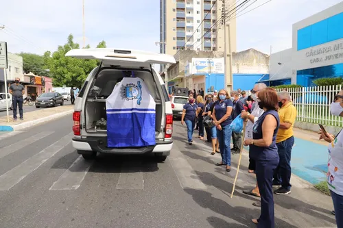 
				
					Corpo de Ivanes Lacerda segue para sepultamento em Conceição
				
				