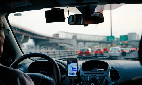 
				
					Uber lança plano de celular para motoristas
				
				