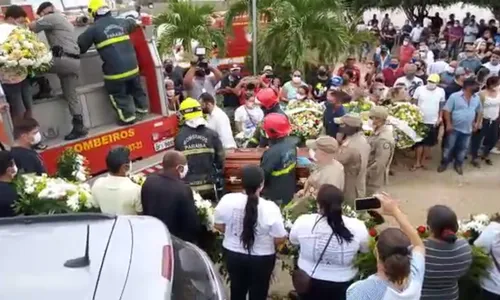 
                                        
                                            Corpo do deputado João Henrique é enterrado em Monteiro sob forte comoção
                                        
                                        