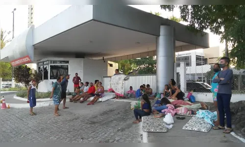 
				
					Famílias acampam no CAM de João Pessoa para cobrar auxílio-moradia
				
				