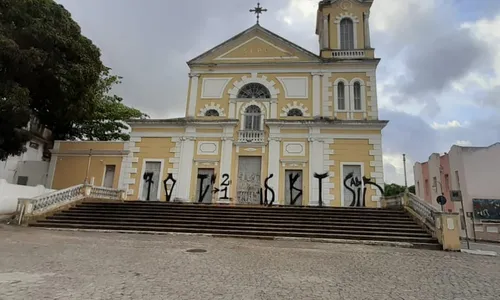 
                                        
                                            Vândalos picham portas e muros da Igreja de São Frei Pedro Gonçalves em João Pessoa
                                        
                                        