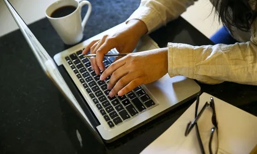 
                                        
                                            Excesso de trabalho e pandemia podem desencadear Síndrome de Burnout
                                        
                                        