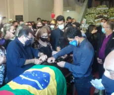Adeus a Maranhão: familiares e autoridades se despedem do senador no Palácio da Redenção