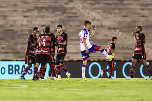 
				
					Bahia atropela o Campinense, registra maior goleada do confronto, e Raposa sofre a sua pior derrota na Copa da Brasil
				
				