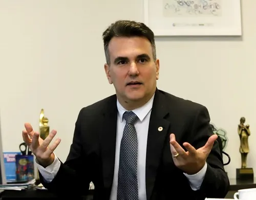 
				
					Paraibano Sérgio Queiroz pede afastamento de cargo no governo Bolsonaro
				
				