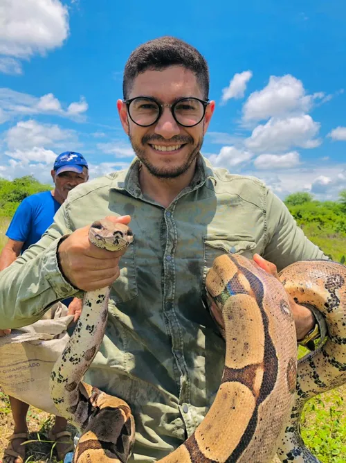 
				
					Cobra Jiboia com cerca de 3 metros é resgatada em poço artesiano na zona rural de Monteiro
				
				