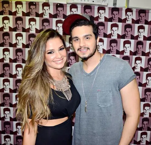 
				
					Luan Santana manda recado para Juliette: 'avisa ela que tem DM'
				
				