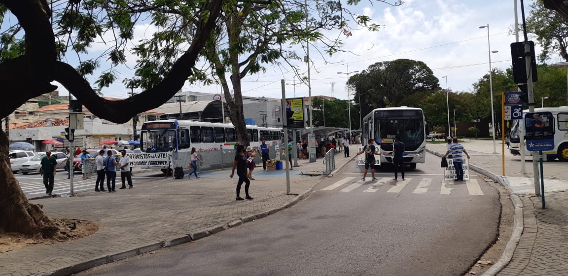 
				
					Motoristas voltam a paralisar parte da frota de ônibus no Centro de João Pessoa
				
				