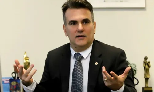 
				
					Paraibano Sérgio Queiroz pede afastamento de cargo no governo Bolsonaro
				
				