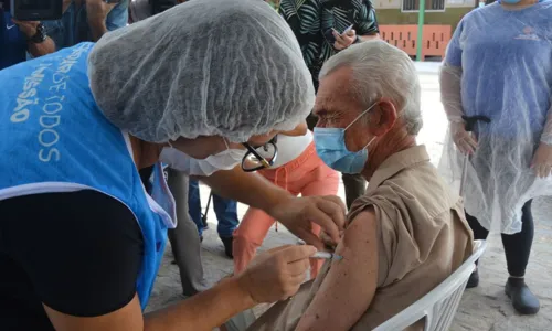 
				
					João Pessoa avança a vacinação para pessoas de 45+ com comorbidades e trabalhadores de saúde com 35+
				
				
