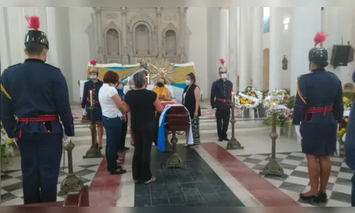 
				
					Após cortejo em João Pessoa, corpo de Maranhão segue para velório e sepultamento em Araruna
				
				