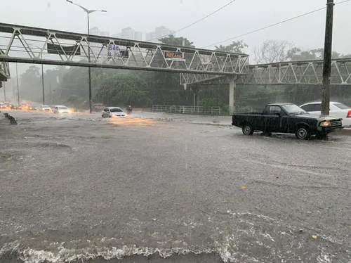 
				
					VÍDEO: Poucas horas de chuvas já registram alagamentos em João Pessoa
				
				