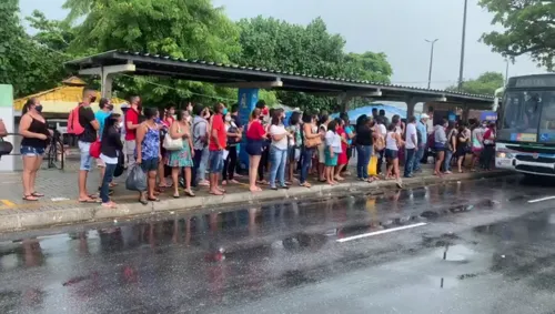 
				
					Linhas de ônibus de João Pessoa são reforçadas para diminuir lotação em feriado antecipado
				
				