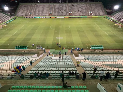 
				
					Palco de Treze x Botafogo-PB no DF, Bezerrão vai virar hospital de campanha antes do jogo; partida deve mudar de local de novo
				
				