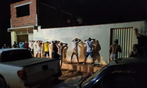 
                                        
                                            Após denúncia, Polícia encerra festa com 26 pessoas no Sertão da Paraíba
                                        
                                        