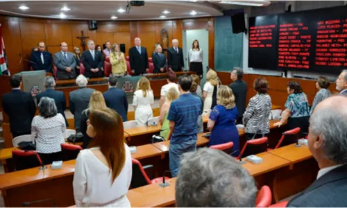 
				
					Marcelo Queiroga recebe voto de aplauso de vereadores de João Pessoa
				
				