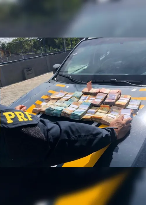 
                                        
                                            Homem é preso em flagrante com quase R$ 100 mil em fundo falso de carro
                                        
                                        