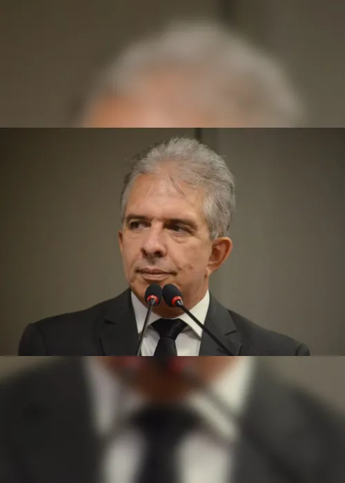 
                                        
                                            Prefeito de Patos demite ex-secretário acusado de fraude tributária
                                        
                                        
