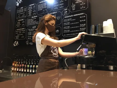 
				
					Cafeteria em João Pessoa oferece serviço de café com foto do cliente impressa no líquido
				
				