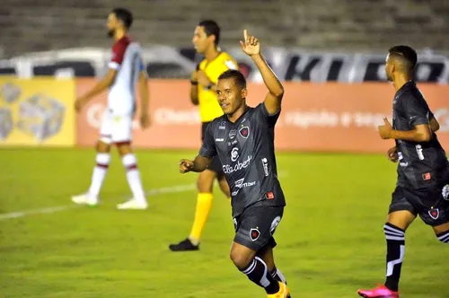 
				
					Marcos Aurélio se iguala a Paulinho Macaíba e Nilson Sergipano no ranking da artilharia do século do Botafogo-PB
				
				