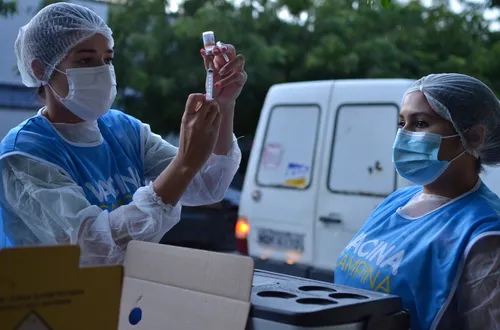 
				
					Campina Grande vacina profissionais de saúde a partir de 18 anos, nesta terça
				
				