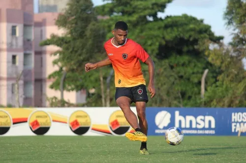 
				
					Botafogo-PB negocia com o Cuiabá a venda do zagueiro Joaquim
				
				