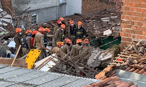 
                                        
                                            Explosão destrói prédio residencial e deixa mortos e feridos
                                        
                                        