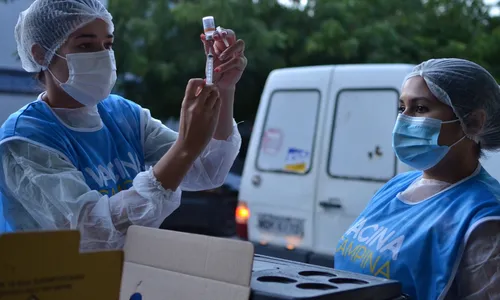 
                                        
                                            Campina Grande vacina profissionais de saúde a partir de 18 anos, nesta terça
                                        
                                        