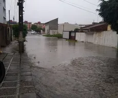 Campina Grande tem trechos de alagamento e inundação em casas após chuvas