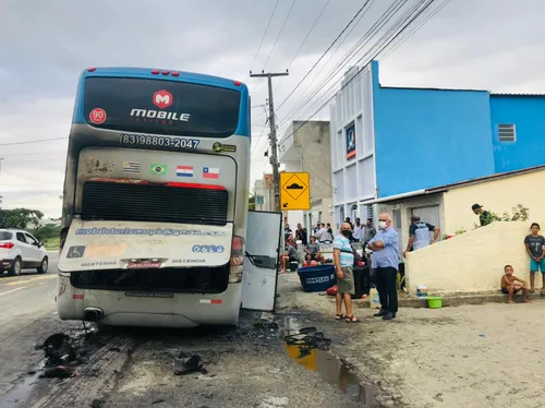 
				
					Veja imagens: ônibus com delegação do Botafogo-PB pega fogo durante viagem para o Sertão
				
				