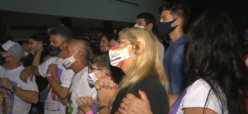 
				
					VÍDEO: familiares e amigos fazem carreata em comemoração à vitória de Juliette
				
				