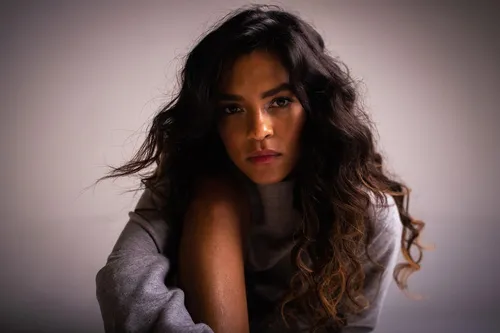 
				
					Lucy Alves lança primeiro single de disco com releituras do grupo Falamansa
				
				