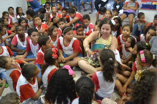 
				
					Contadora de histórias da PB dá dicas e ressalta papel dos livros em crianças
				
				