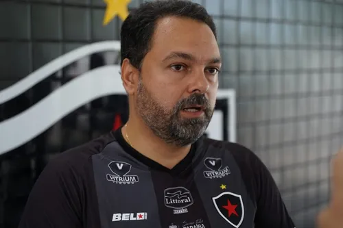 
				
					Presidente do Botafogo-PB é diagnosticado com doença oriunda de complicações da Covid-19
				
				