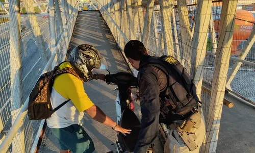 
                                        
                                            PRF flagra seis motociclistas tentando atravessar passarela de pedestres, na BR-230
                                        
                                        