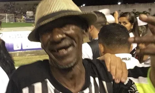 
                                        
                                            Morre Caroço de Pinha, emblemático torcedor do Botafogo-PB
                                        
                                        
