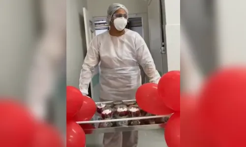 
				
					Hospital de Clínicas realiza "Dia do Desejo" para pacientes com Covid-19 escolherem refeição
				
				