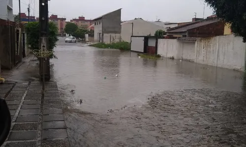 
                                        
                                            Campina Grande tem trechos de alagamento e inundação em casas após chuvas
                                        
                                        