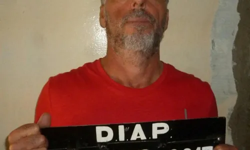 
				
					Mafioso italiano preso em João Pessoa deixa a Paraíba em avião da Polícia Federal
				
				