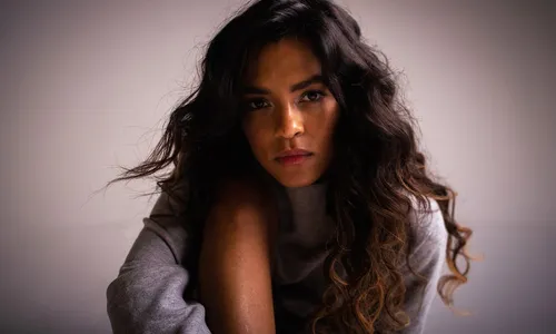 
                                        
                                            Lucy Alves lança primeiro single de disco com releituras do grupo Falamansa
                                        
                                        