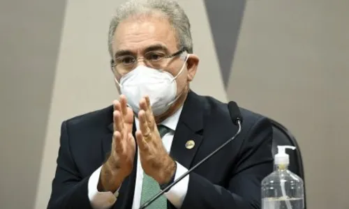 
				
					Para proteger Bolsonaro, Queiroga desliza feito quiabo e dribla senadores oposicionistas na CPI da Covid-19
				
				