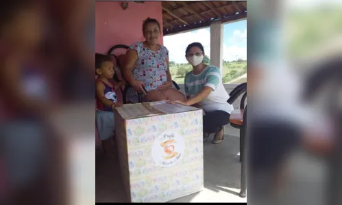 
				
					Voluntários produzem e doam enxovais para mães: ‘nós que somos ajudados’
				
				